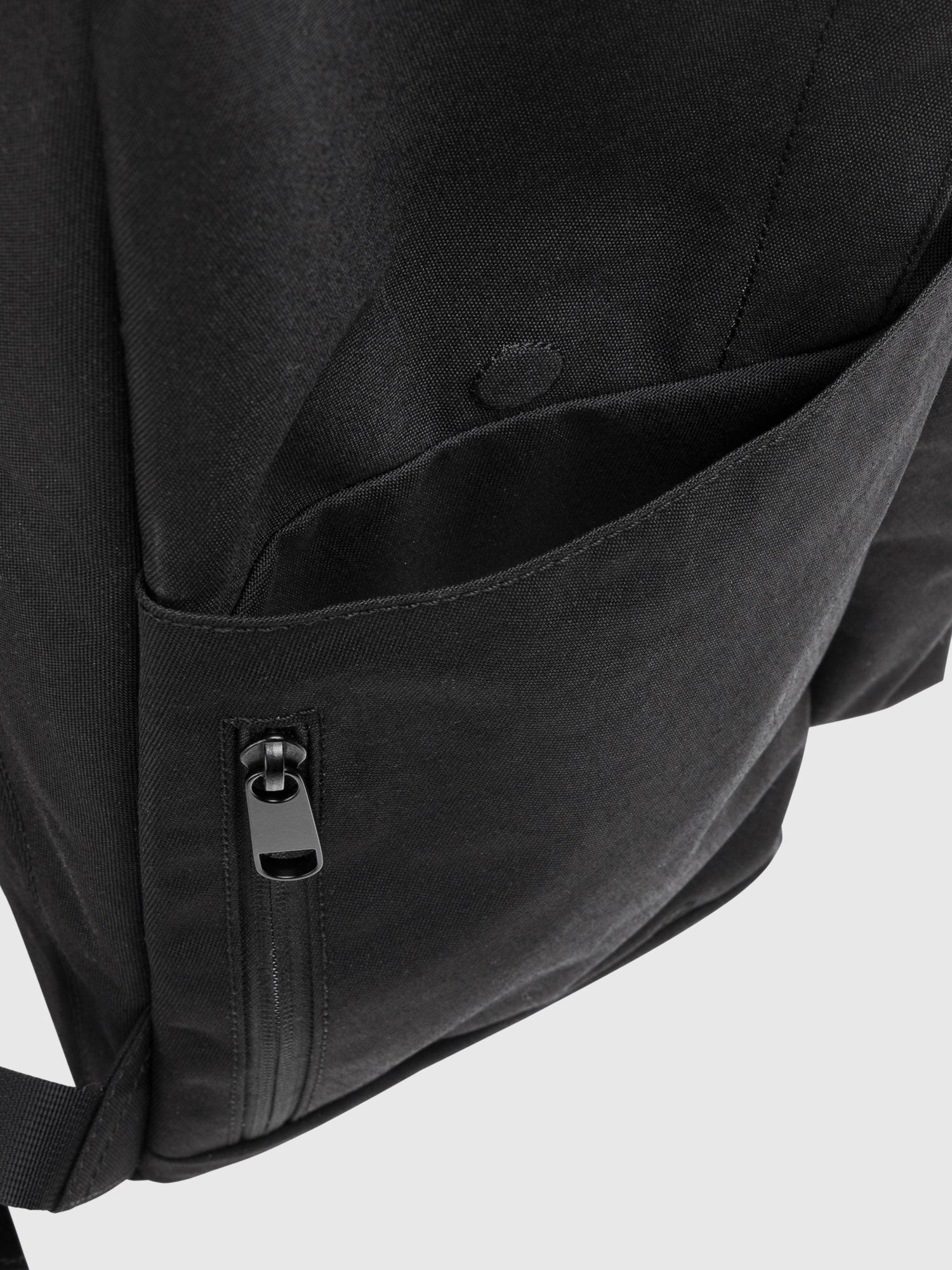 【数量限定色】NYLON BACKPACK L 001