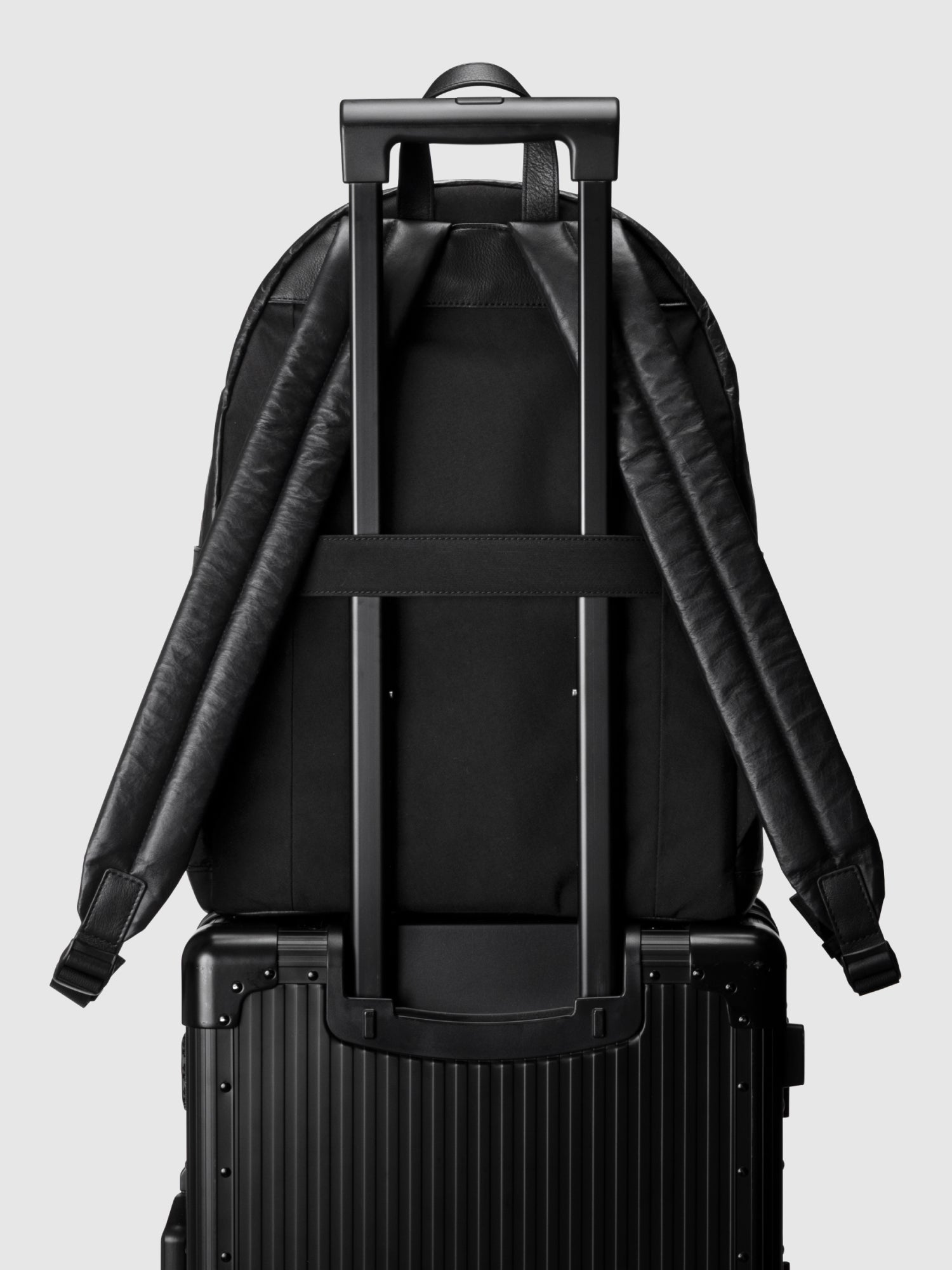 【新発売】LEATHER BACKPACK M 017